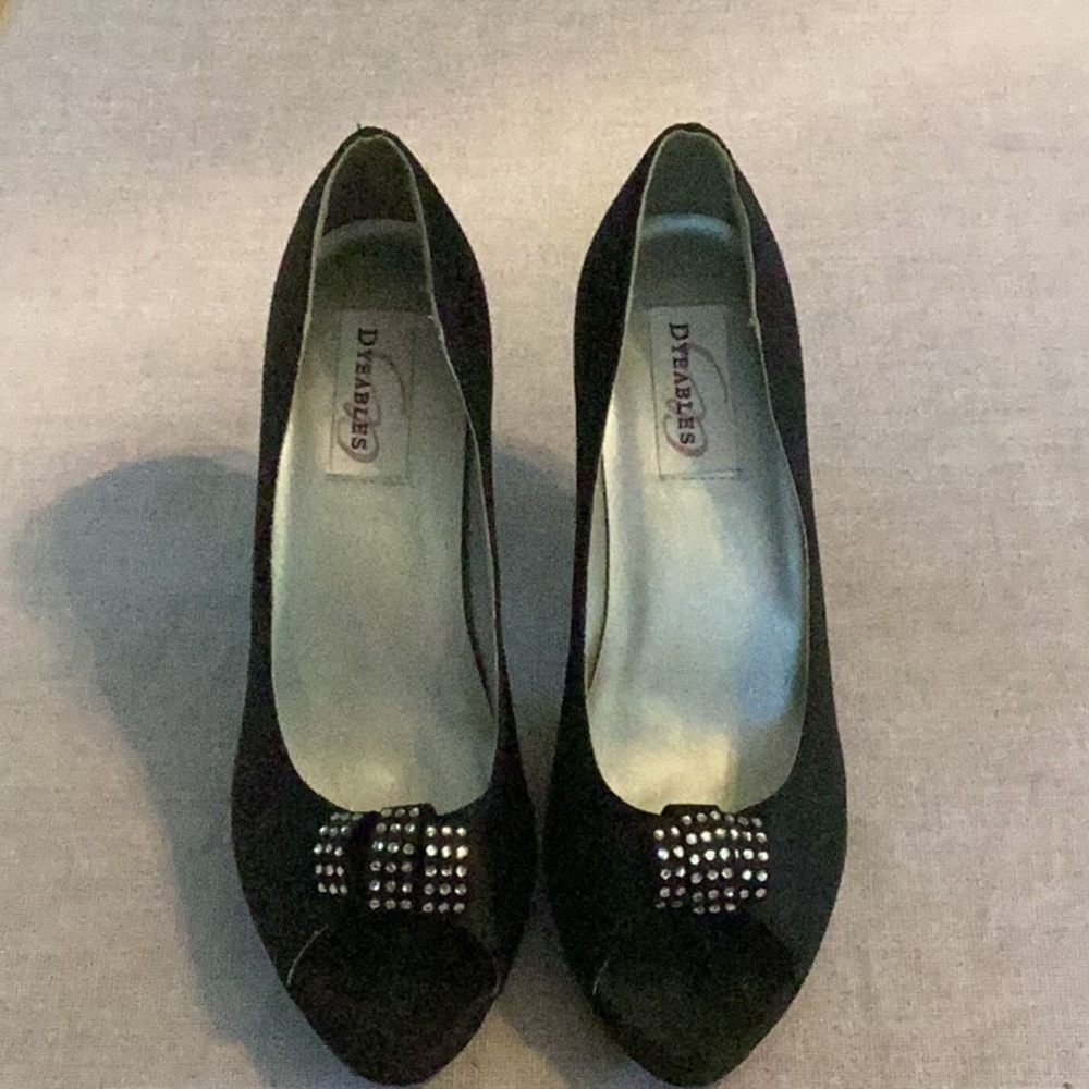 NWOT Dyeables shoes